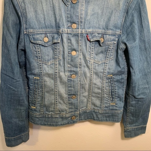 Levi Strauss & Co. Denim Jacket Light Wash - Picture 5 of 12